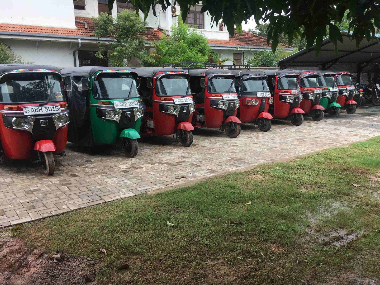 sri lanka tuk tuk group tour
